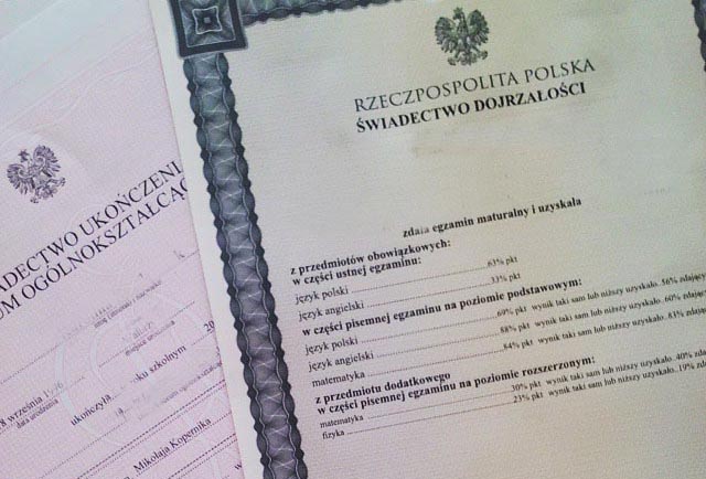 Gdzie kupić świadectwo ukończenia szkoły średniej z wpisem 